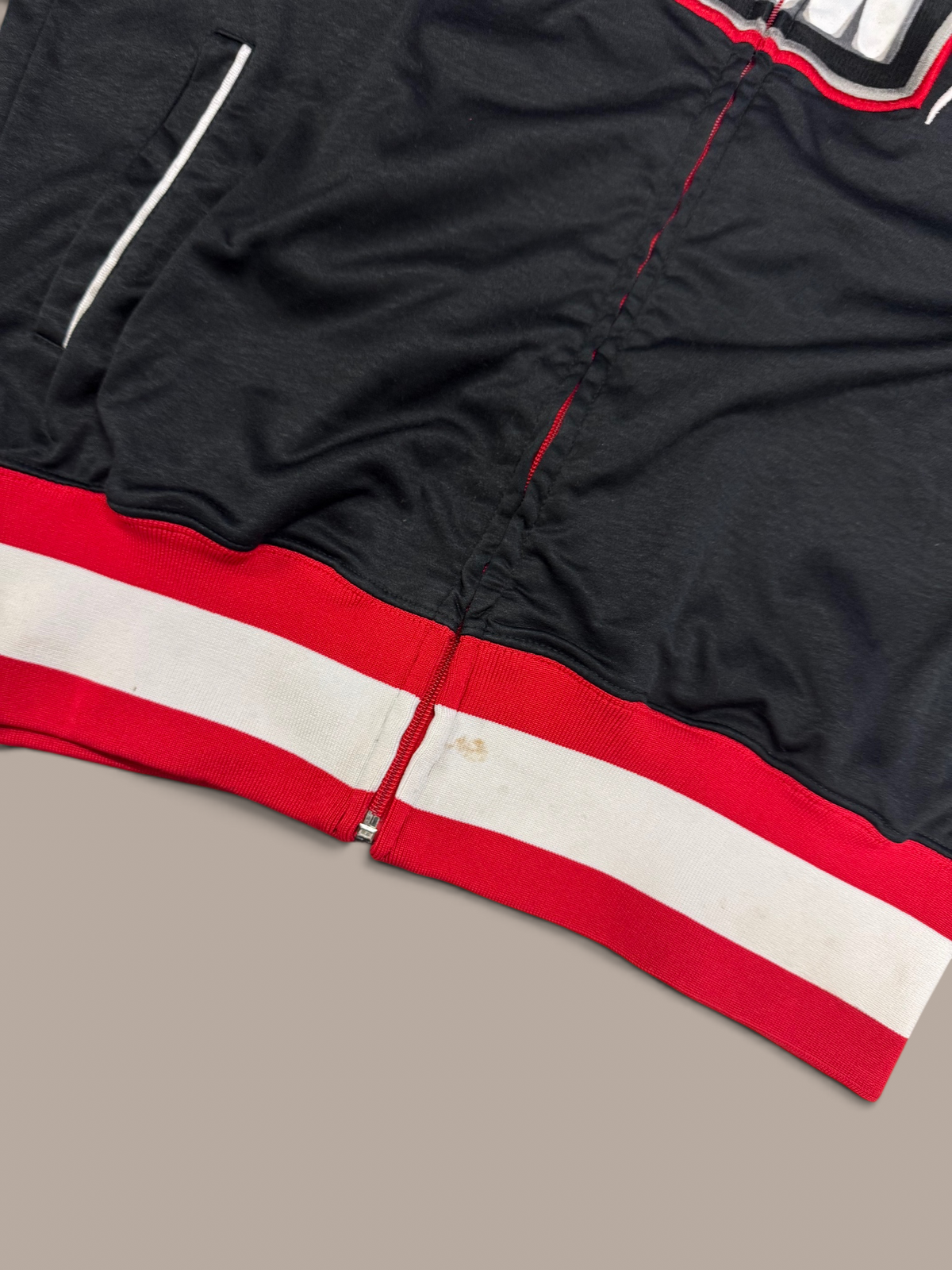 tap out black and red mens graphic zip