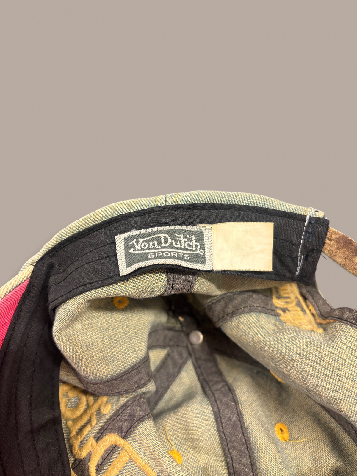 denim von  dutch hat leather ajustable strap.