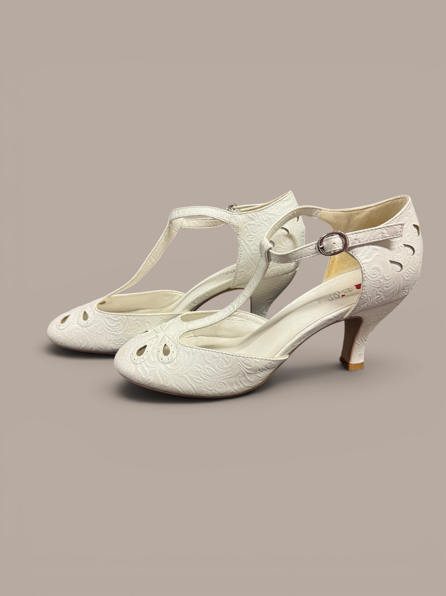 I love billy white heels