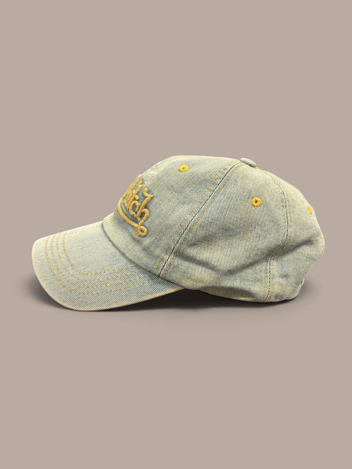 denim von  dutch hat leather ajustable strap.